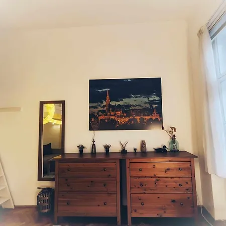 Gallery Flat In Party District Appartamento
