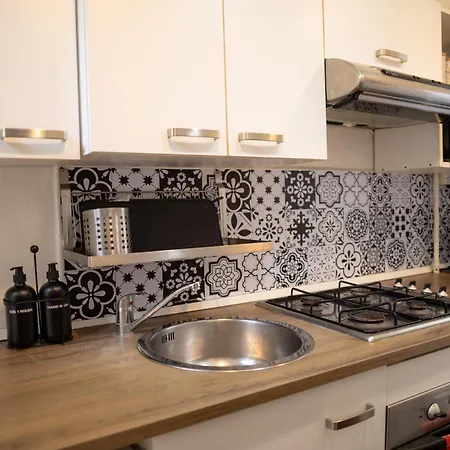 Gallery Flat In Party District Διαμέρισμα *