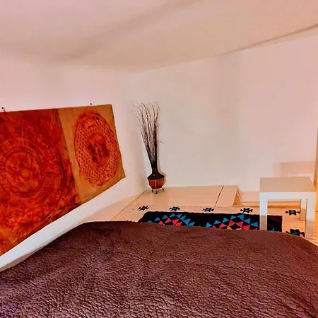 Gallery Flat In Party District Budapest