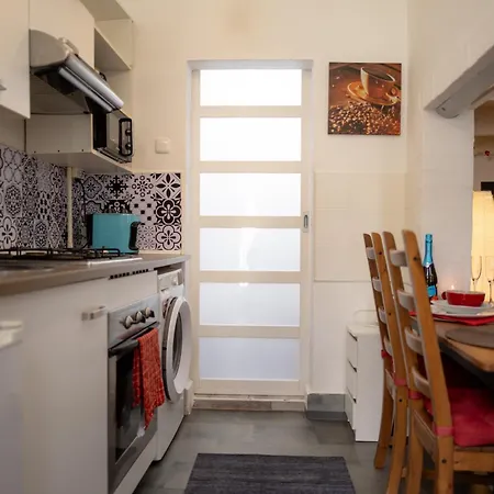 Gallery Flat In Party District