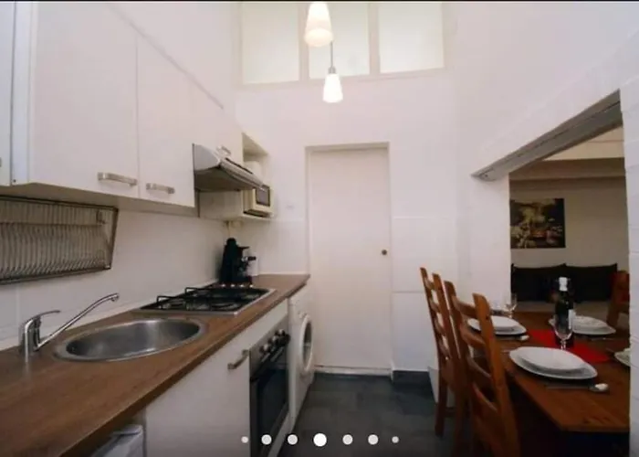 Gallery Flat In Party District شقة