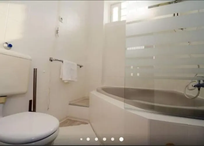 Gallery Flat In Party District *