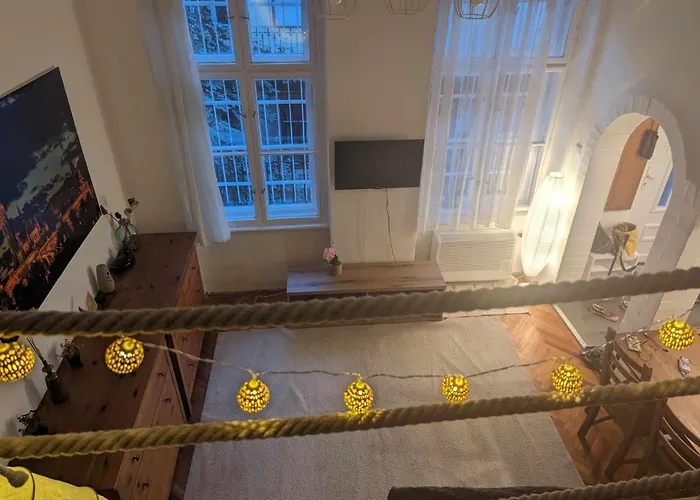 Gallery Flat In Party District شقة بودابست