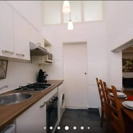 Gallery Flat In Party District شقة