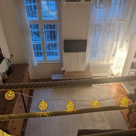Gallery Flat In Party District شقة بودابست