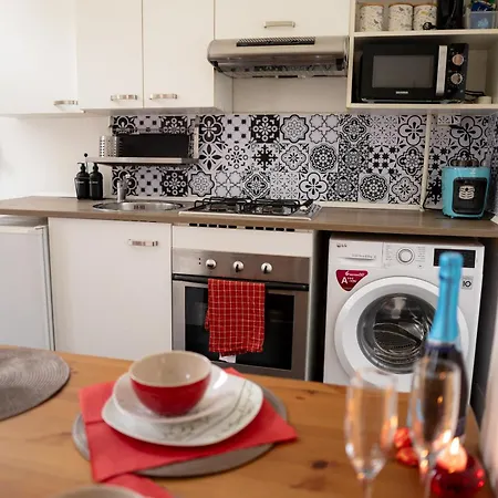 Gallery Flat In Party District